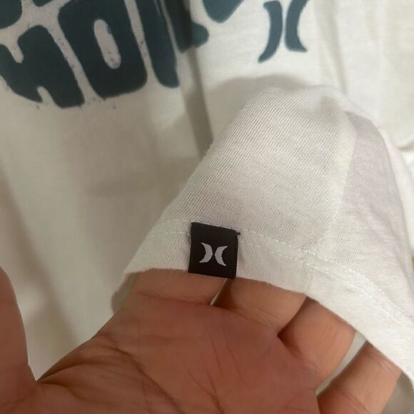 Hurley Size Medium (M) 3/4 Sleeve There are Nights when the Wolves are Silent - Picture 4 of 5